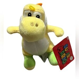 (Super Mario Nintendo) NWT 2021 Yellow Yoshi Plush: 8” x 5”